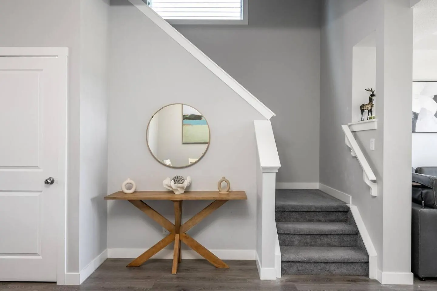 Large House Near Calgary Airport With Central Ac, Double Car Garage Parking, Free Banff Access, Netflix, Sleeps 8 0*,