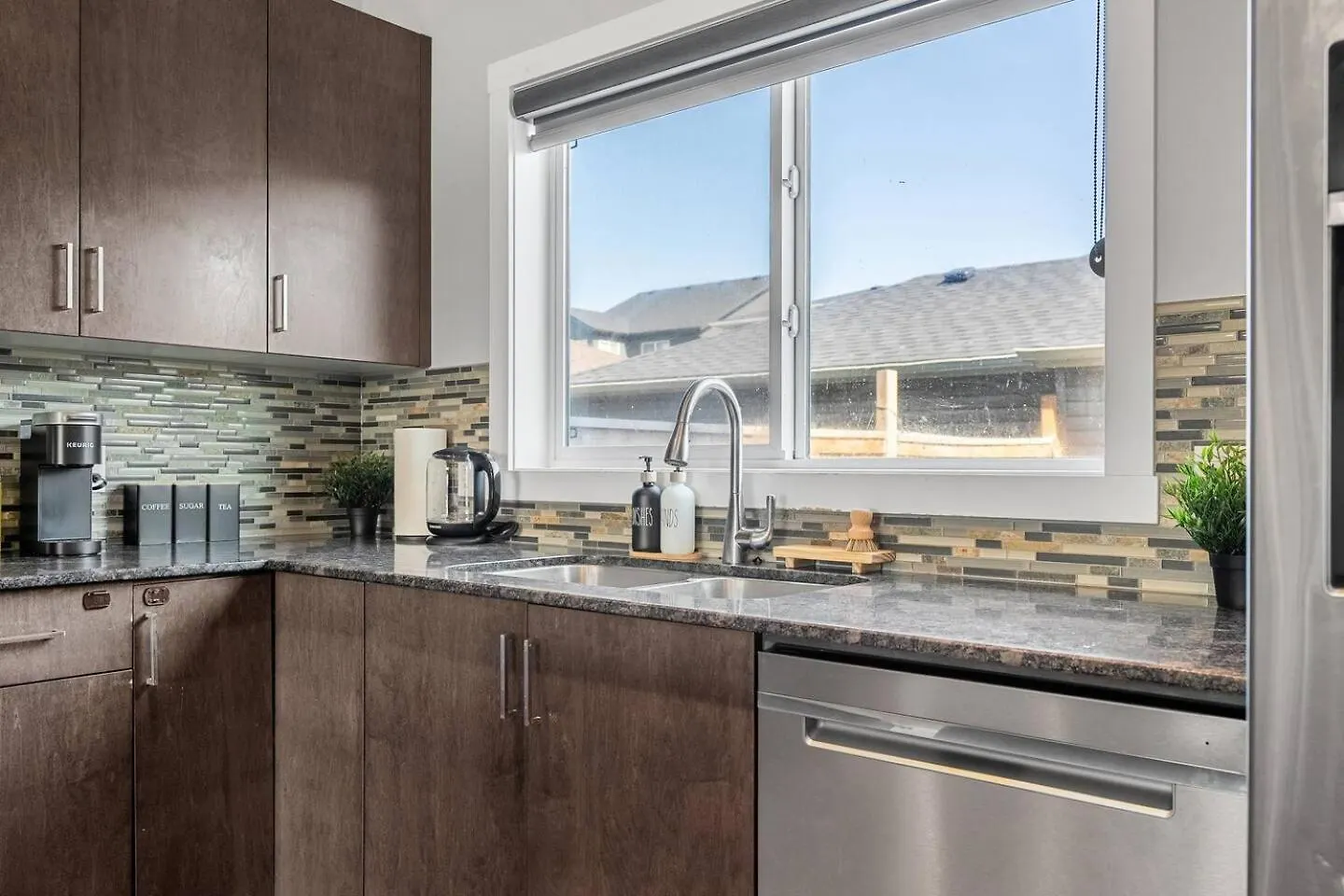 Large House Near Calgary Airport With Central Ac, Double Car Garage Parking, Free Banff Access, Netflix, Sleeps 8 0*,  Canada